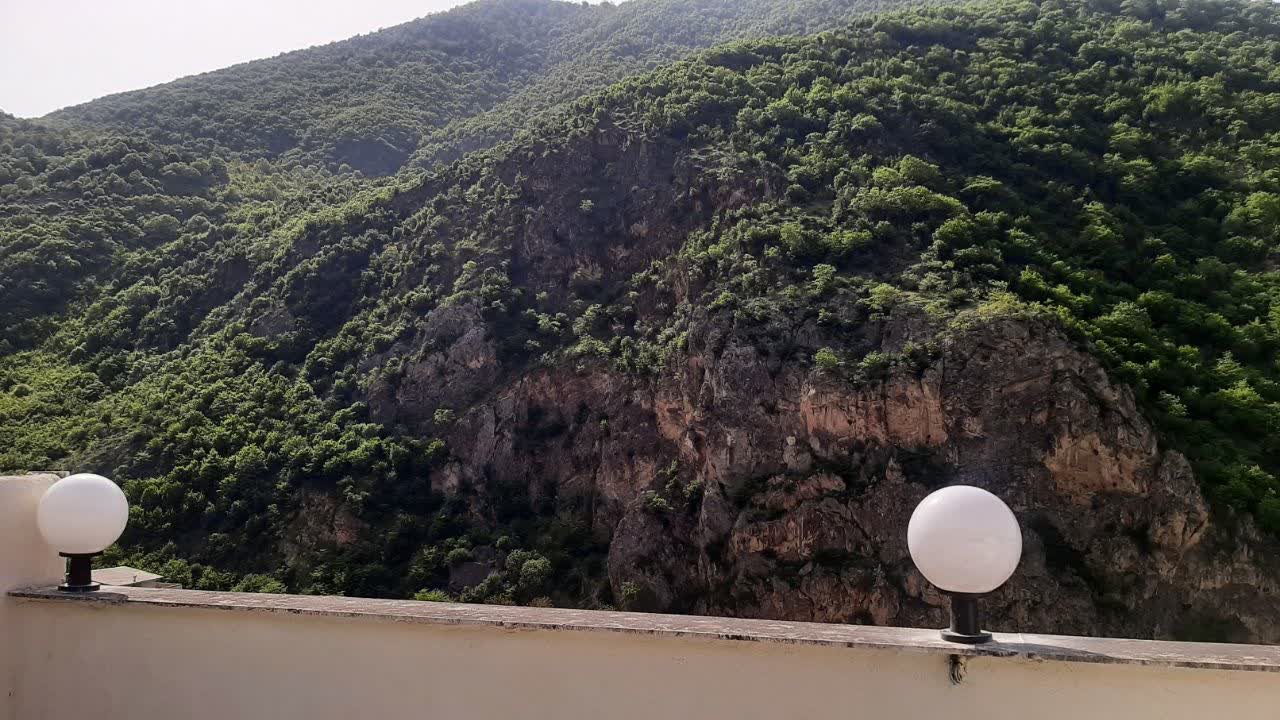 سوئیت آپارتمانی دوطرف بالکن